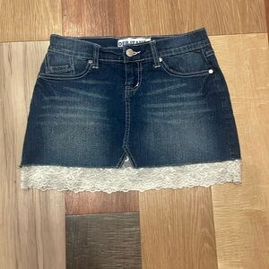 Jean skirt with lace